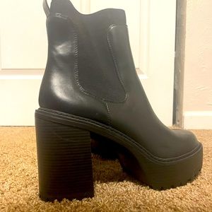 . Love them but have too many shoes. Not sure what brand I think Steve Madden